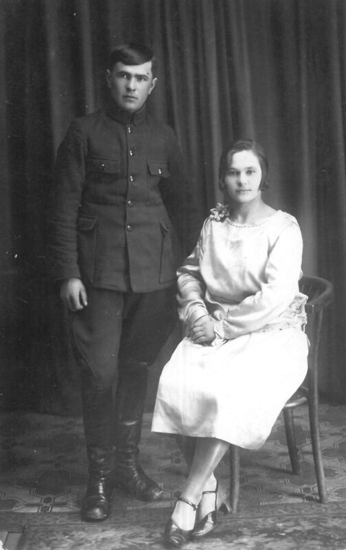 Дзядуля і бабуля Марыны Загідулінай Міхаіл і Антаніна Пяткевічы, 1928 г.