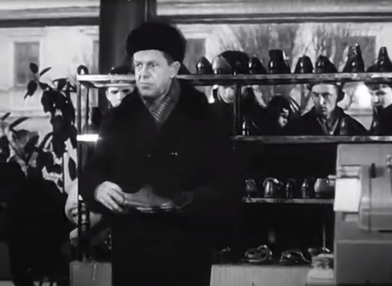 У краме. Кадр з фільма "Гродзенскі кашалёк", 1967 г.