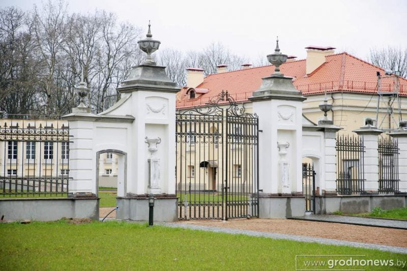 Палац у Свяцку рыхтуюць да адкрыцця: як выглядае адрамантаваны будынак