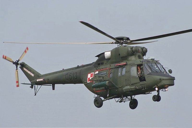 Польша перебросила боевые вертолеты к границе с Беларусью: пилоты будут готовы стрелять