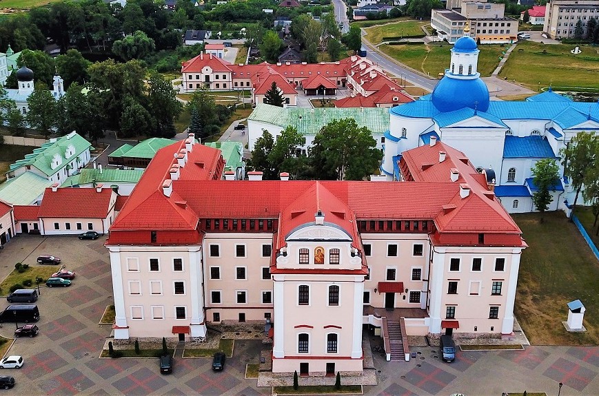 Год коронавируса в Гродно: действия властей, взаимопомощь и цифры, в которые никто не верил