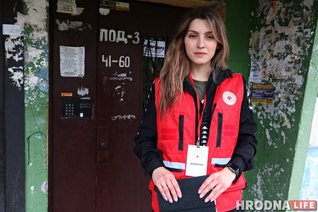 волонтер красного креста