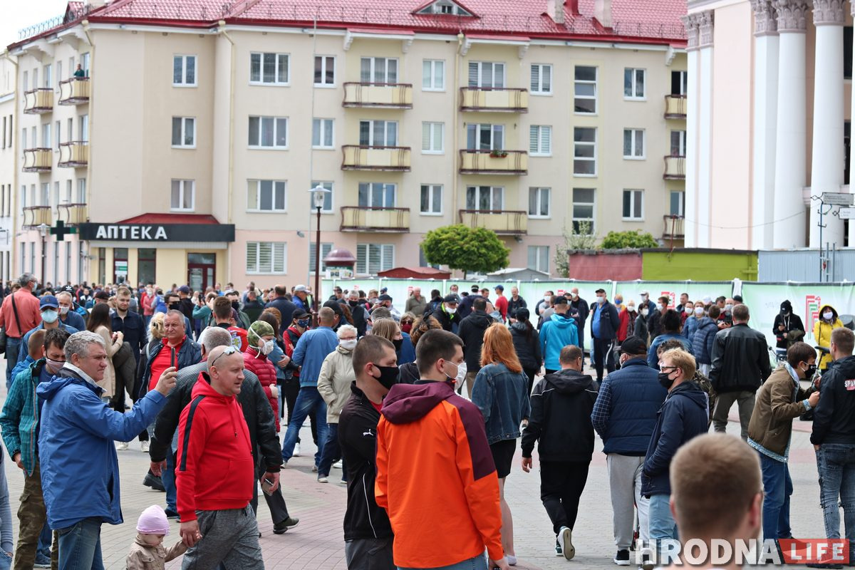 В Гродно сотни людей пришли на пикеты противников Лукашенко