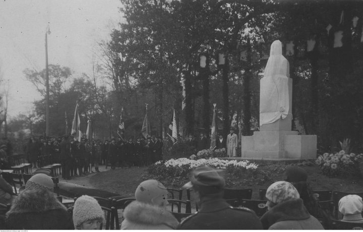 110 лет назад Гродно прощался с Элизой Ожешко: как это было и как появился памятник писательнице