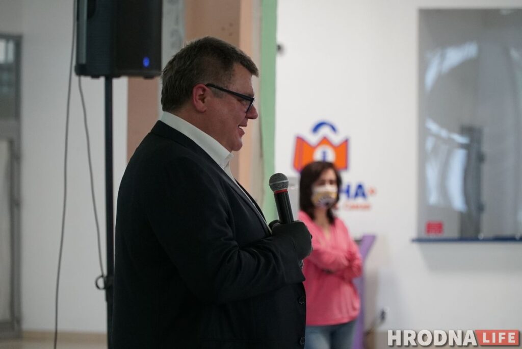 “Не идти на выборы – проголосовать за власть”. Виктор Бабарико собрал на встрече 250 гродненцев