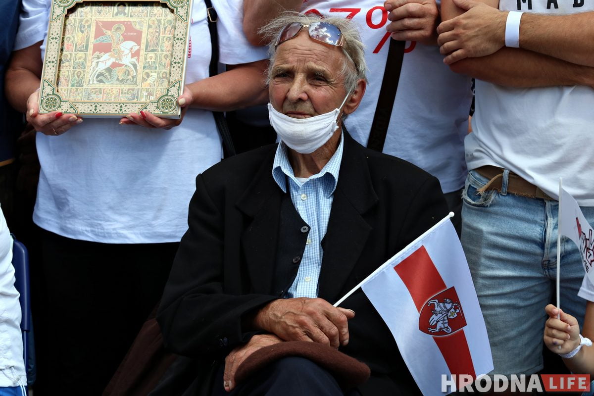 ФОТО: Почти 10 тысяч гродненцев пришли на пикет Тихановской в Гродно