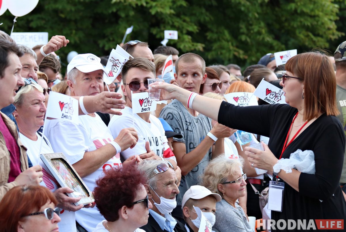 ФОТО: Почти 10 тысяч гродненцев пришли на пикет Тихановской в Гродно