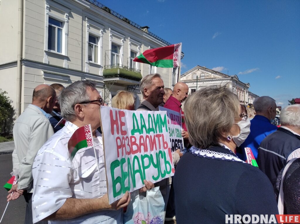 "Света, жарь котлеты!" 30 человек пикетировали консульство Литвы в Гродно