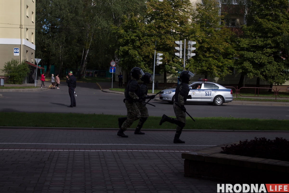 ОМОН со щитами, военные и десятки задержаний. Как протестовал Гродно 13 сентября