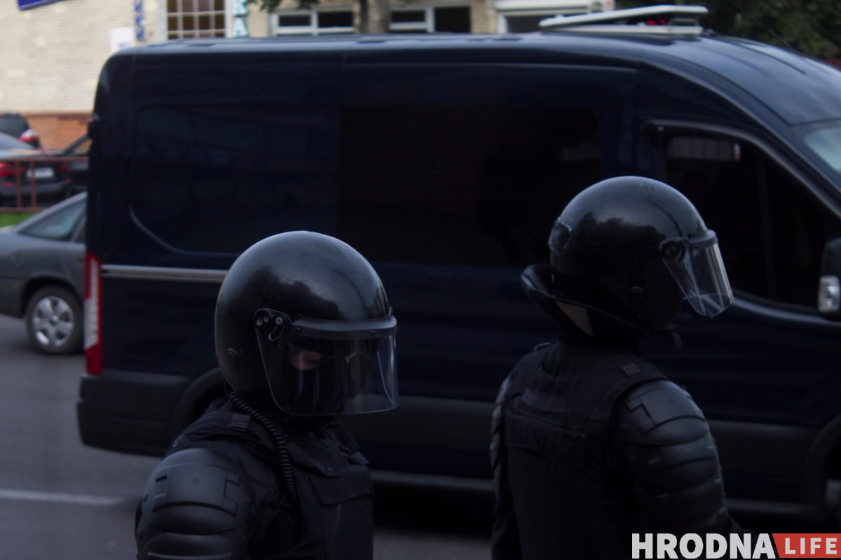 ОМОН со щитами, военные и десятки задержаний. Как протестовал Гродно 13 сентября
