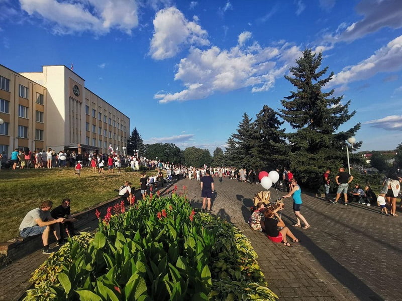 В Волковыске в воскресенье люди пошли в церковь вместо митинга - но их все равно задерживали