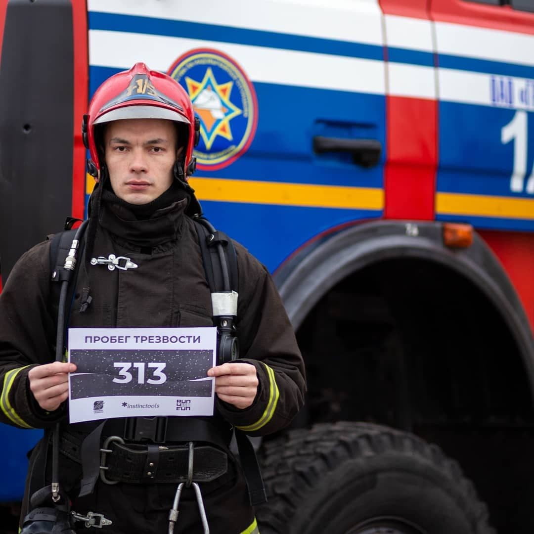 Спасатель из Гродно в полном снаряжении принял участие в «Пробеге трезвости»