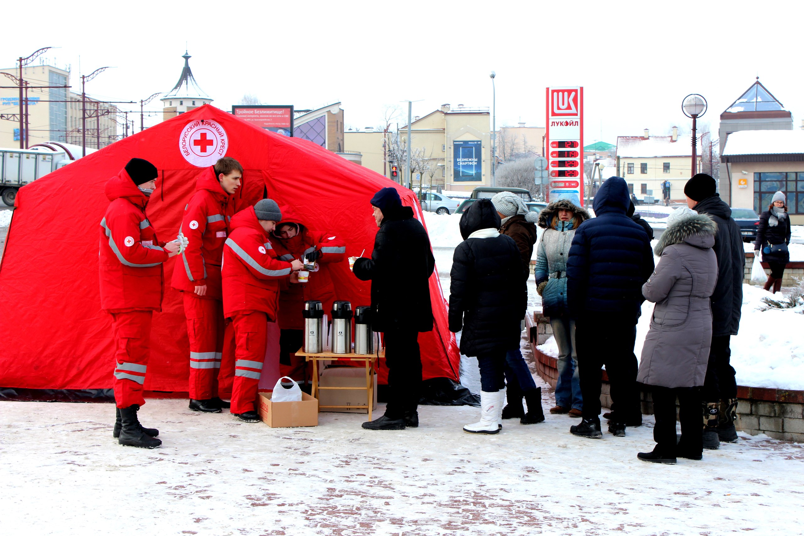 Горячий чай и первая помощь. Как в центре Гродно будет работать пункт обогрева “Красного креста”