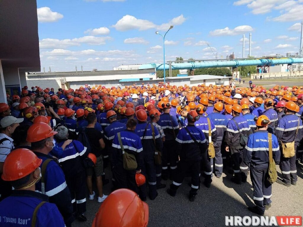 «Встала на защиту рабочих и за это поплатилась». В Гродно продолжают увольнять за гражданскую позицию