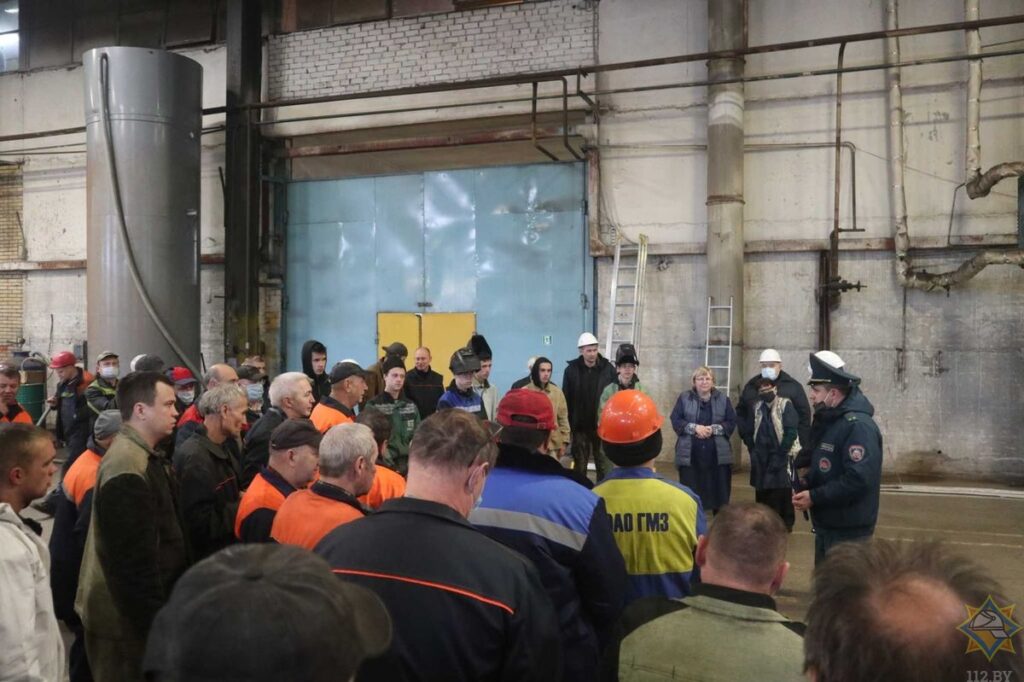 Сотрудники Гродненского механического завода потеряют в зарплате из-за простоя и “четырехдневки” - нет заказов