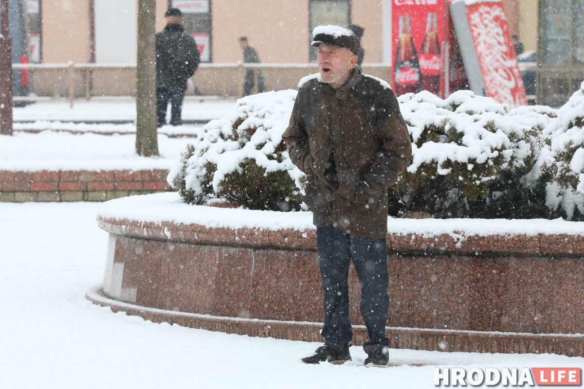 Уличный музыкант Станислав "Свистун" выступал на улице в любую погоду. Фото: Руслан Кулевич