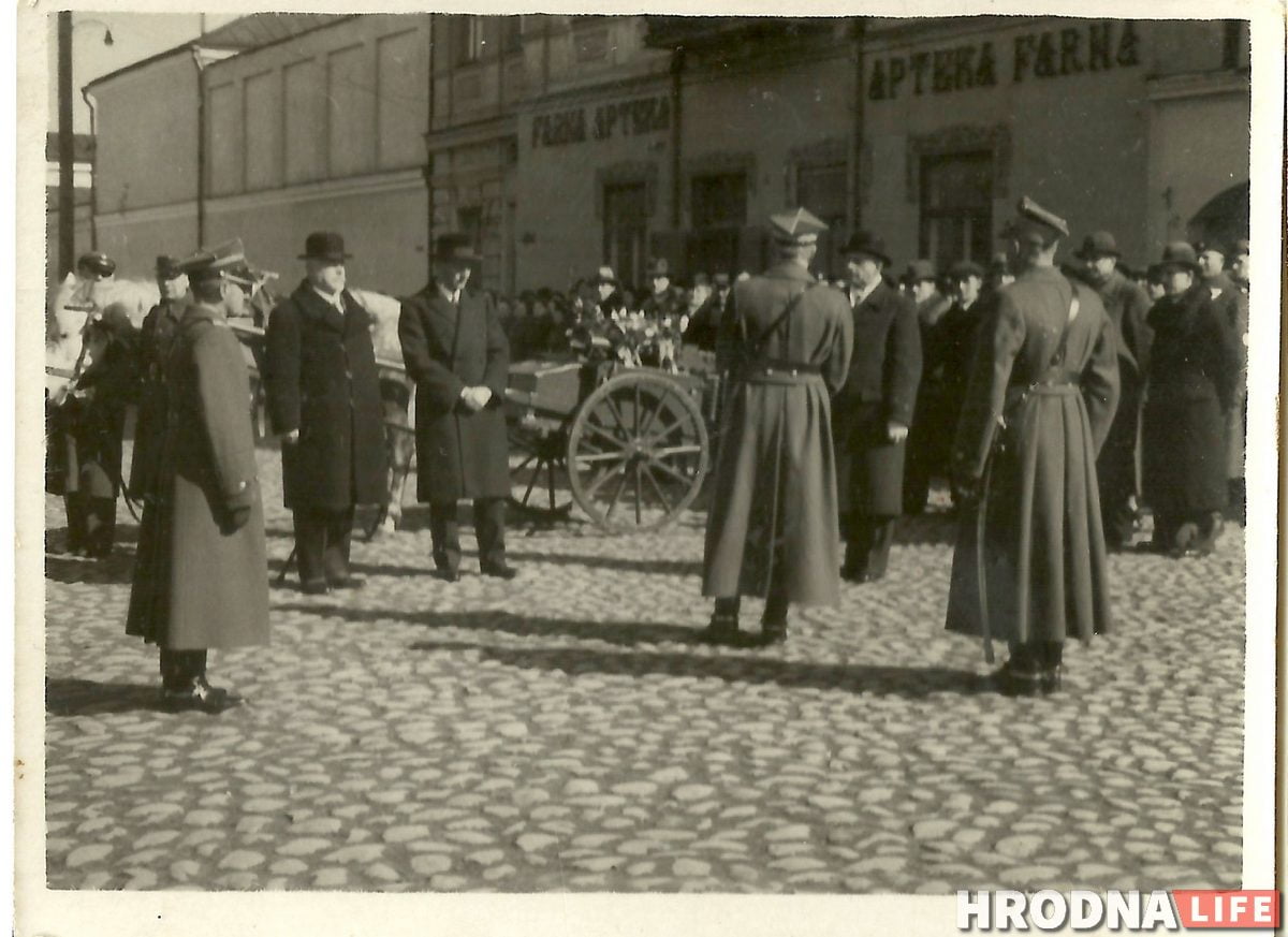 Военный праздник в центре Гродно, 1930-е гг. Фото из архива Станиславы Хатяновской