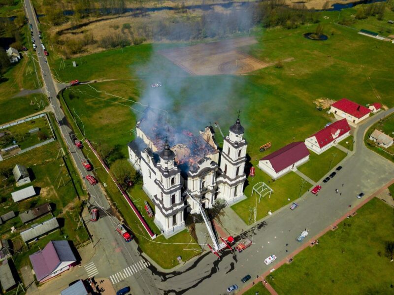 «Крыша сгорела под ноль» В главной святыне беларуских католиков произошел пожар (обновлено)