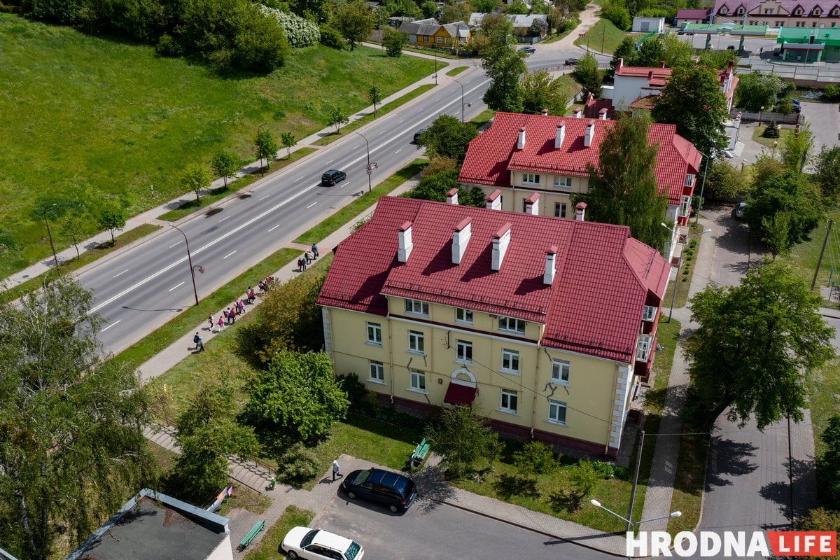 «Дом строили для работников текстильного комбината». Как выглядит квартира семьи историка и программиста в Гродно