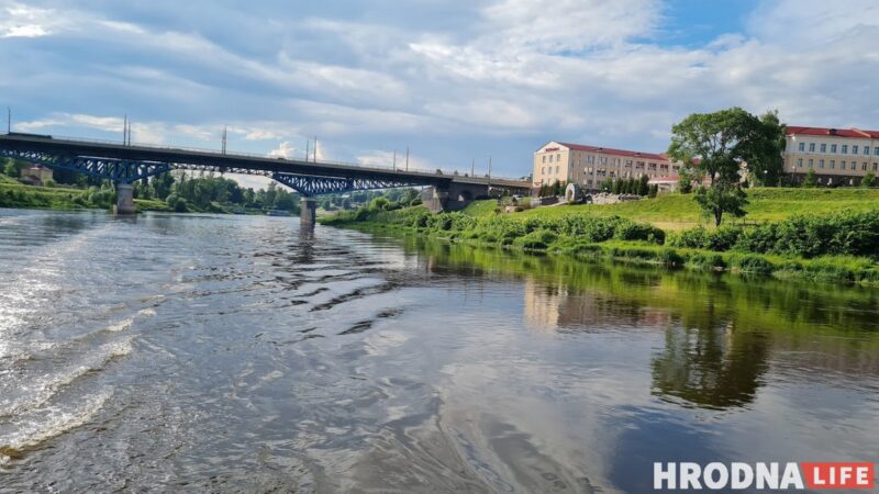 По Неману с Ольгой Соломовой. «Винтажный» гродненский теплоход открыл сезон речных прогулок (в прошлое)