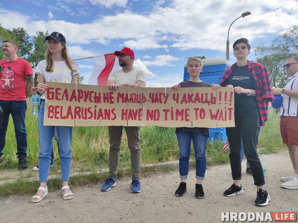 «Освободите политзаключенных и откройте границы». На польско-белорусской границе начался палаточный митинг