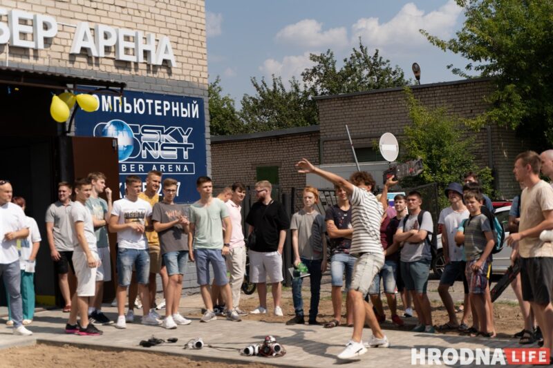 Парень из "Матрицы", реванш с клавиатурой и охота на мышей. В Гродно открыли киберарену “Skynet”