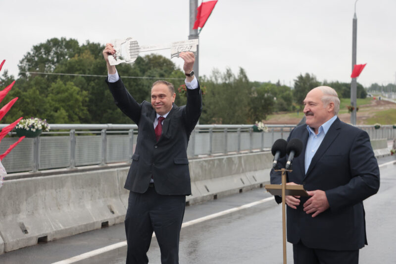 Караник и Лукашенко на открытии четвёртого моста через Нёман. Источник фото: личная страница В.Караника в Facebook