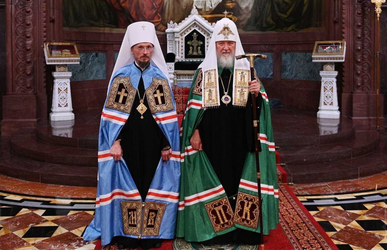 Патриарх Кирилл в мантии