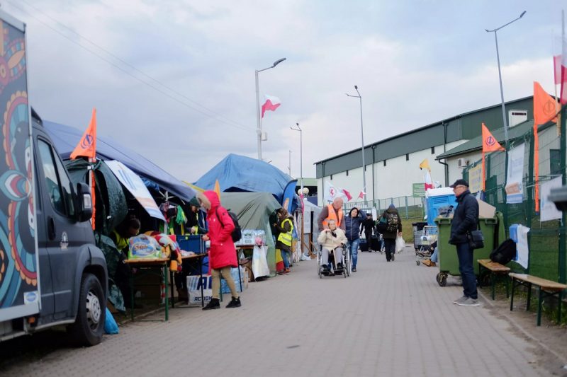 Волонтеры. В лагере беженцев на польско-украинской границе. Фото: Евгений Бузук