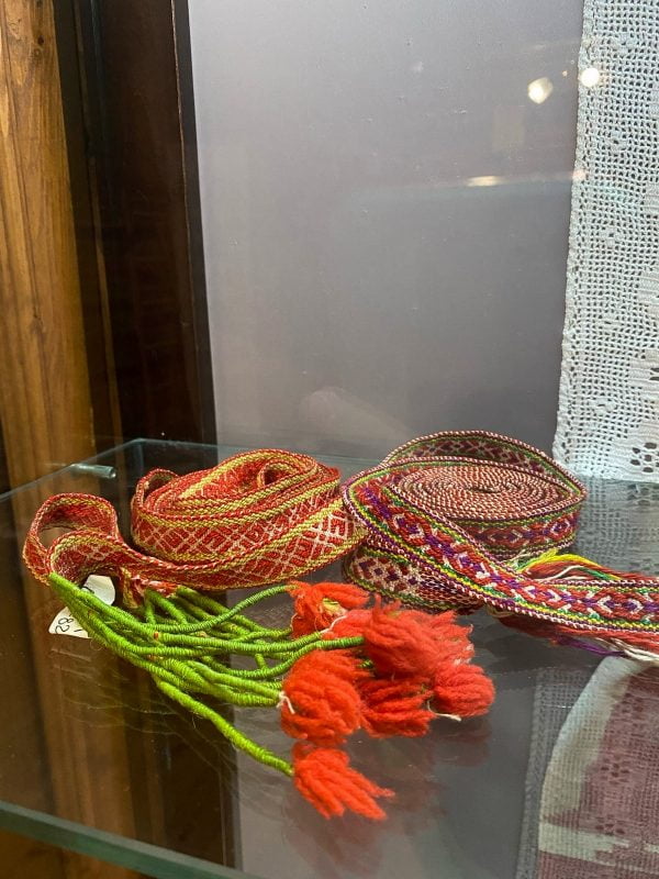 Полотенца - белые, пояса - красные. В Гродно открыли выставку традиционного народного текстиля