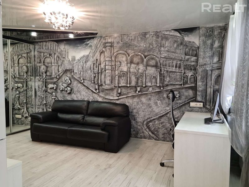 Недвижимость недели: квартира с панно на всю стену продается в Гродно