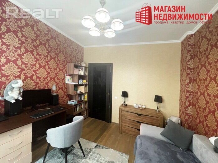 Первая комната в двухуровневой квартире на Кремко. Фото realt.by
