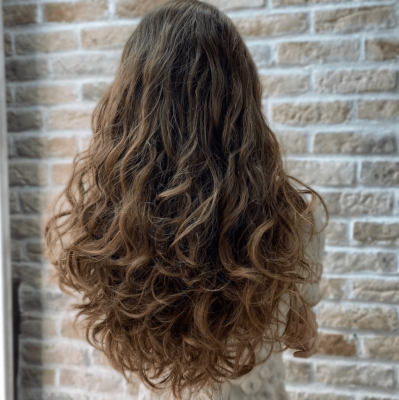 Женские стрижки на вьющиеся волосы 3