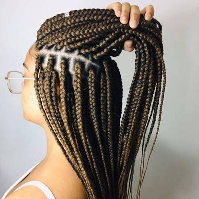 Средние афрокосички на всю голову, аккуратные проборы