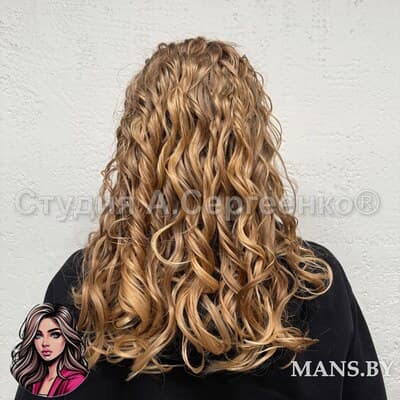 Мужская завивка на длинные волосы с естественными локонами