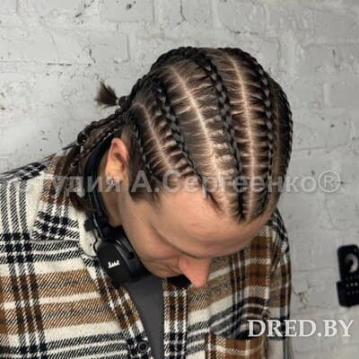 Мужские брейды по всей поверхности головы с плотным плетением у корней