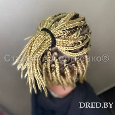 Детские афрокосички на всю голову в Минске — короткие косички с проборами, вид сверху