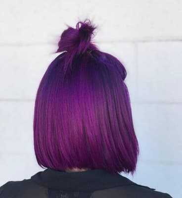 Фиолетовые волосы на каре