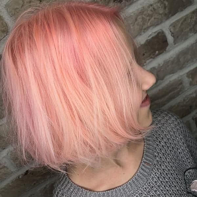 Пример окрашивания волос в розовый цвет