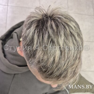 Мужской стиль Frosted Tips — мелированные светлые пряди на модной стрижке