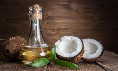 Помогает ли кокосовое масло от перхоти