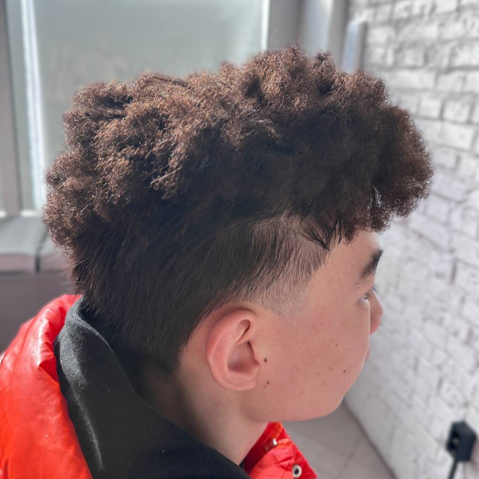 //cdn.optipic.io/site-102379/blog/men/zavivka/muzhskaya-afrozavivka/image (514).png