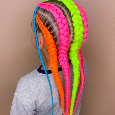//cdn.optipic.io/site-102379/services/detskie-pleteniya/breydy-detskie/20250718_1818_Colorful Braided Hair_remix_01k0f1ncj2fjwac2je4a6hpfq6.png