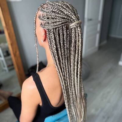 Средние афрокосички на всю голову, вид сзади