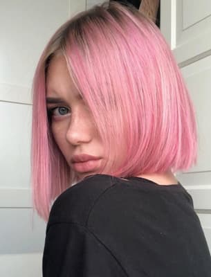 Розовые волосы на каре 3