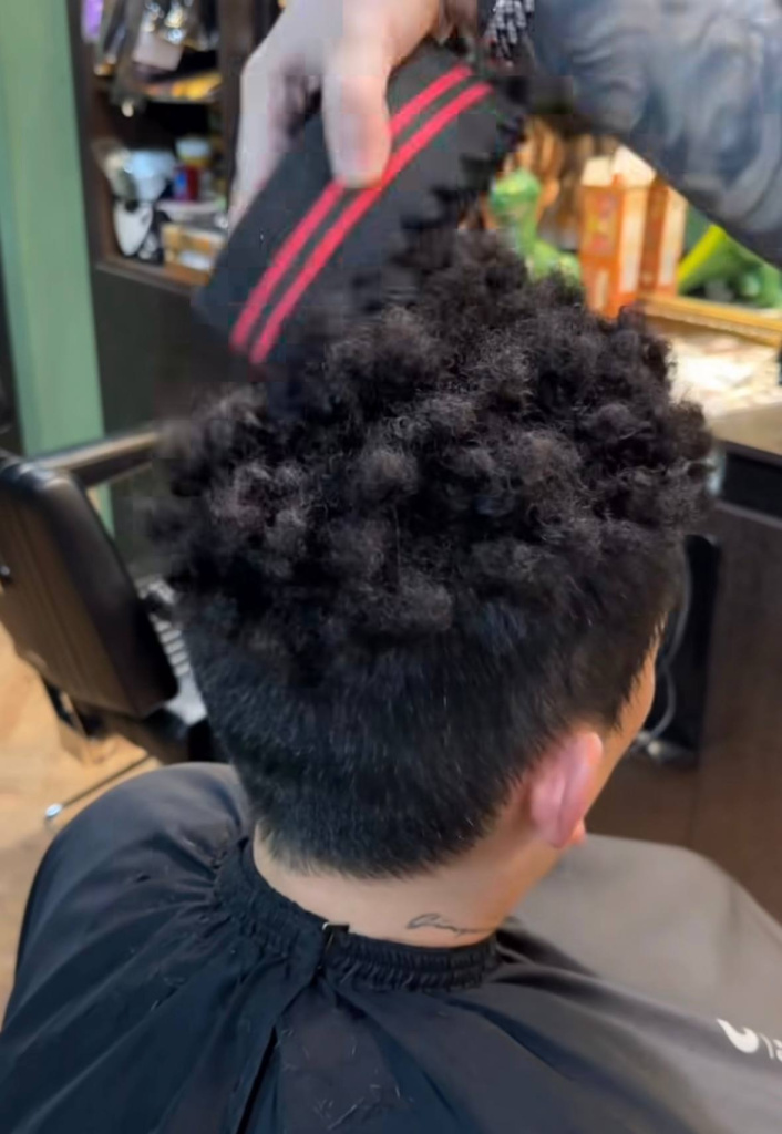 Оформление кудрей афро-губкой