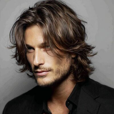 //cdn.optipic.io/site-102379/blog/men/strizhka/udlinyennye-muzhskie-strizhki/23abe45dcee233ca5ddefb6e0b310964 (1) (1).jpg