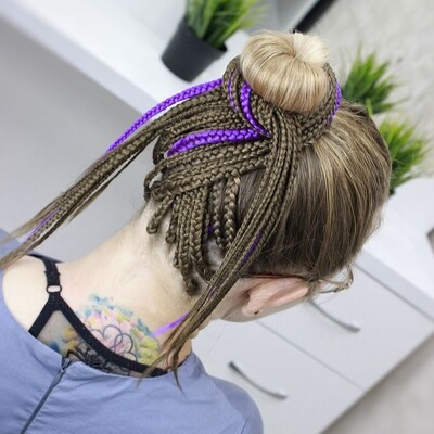 Детские афрокосички на затылке в Минске — около 9 косичек, частичное плетение