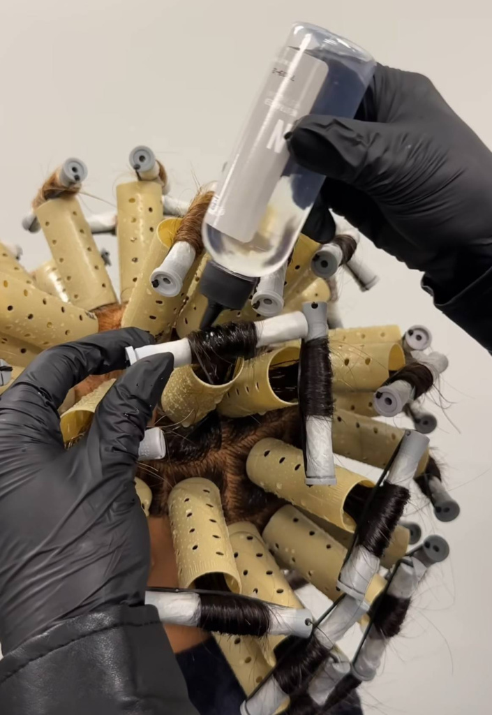 //cdn.optipic.io/site-102379/blog/protsedury/zavivka-na-kontsy/photo_2025-10-08_18-09-57 (2).jpg