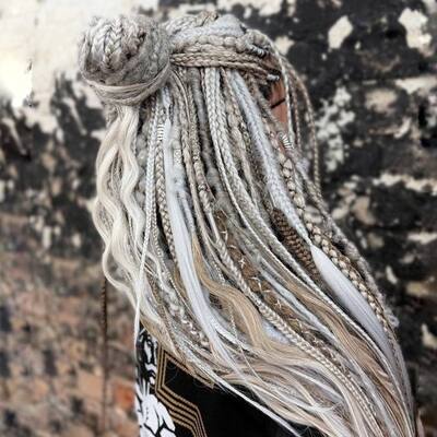 //cdn.optipic.io/site-102379/blog/pleteniya/dlya-zhenshchin/stil-bokho-boho-v-dredakh-kosakh-i-kudryakh/photo_2026-02-20_15-35-55 (1).jpg